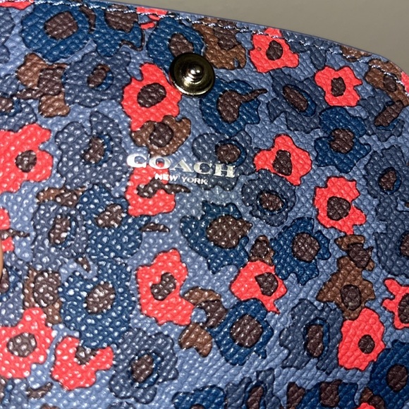 Coach Wyn Small Leather Black Wallet with floral interior - Picture 3 of 10